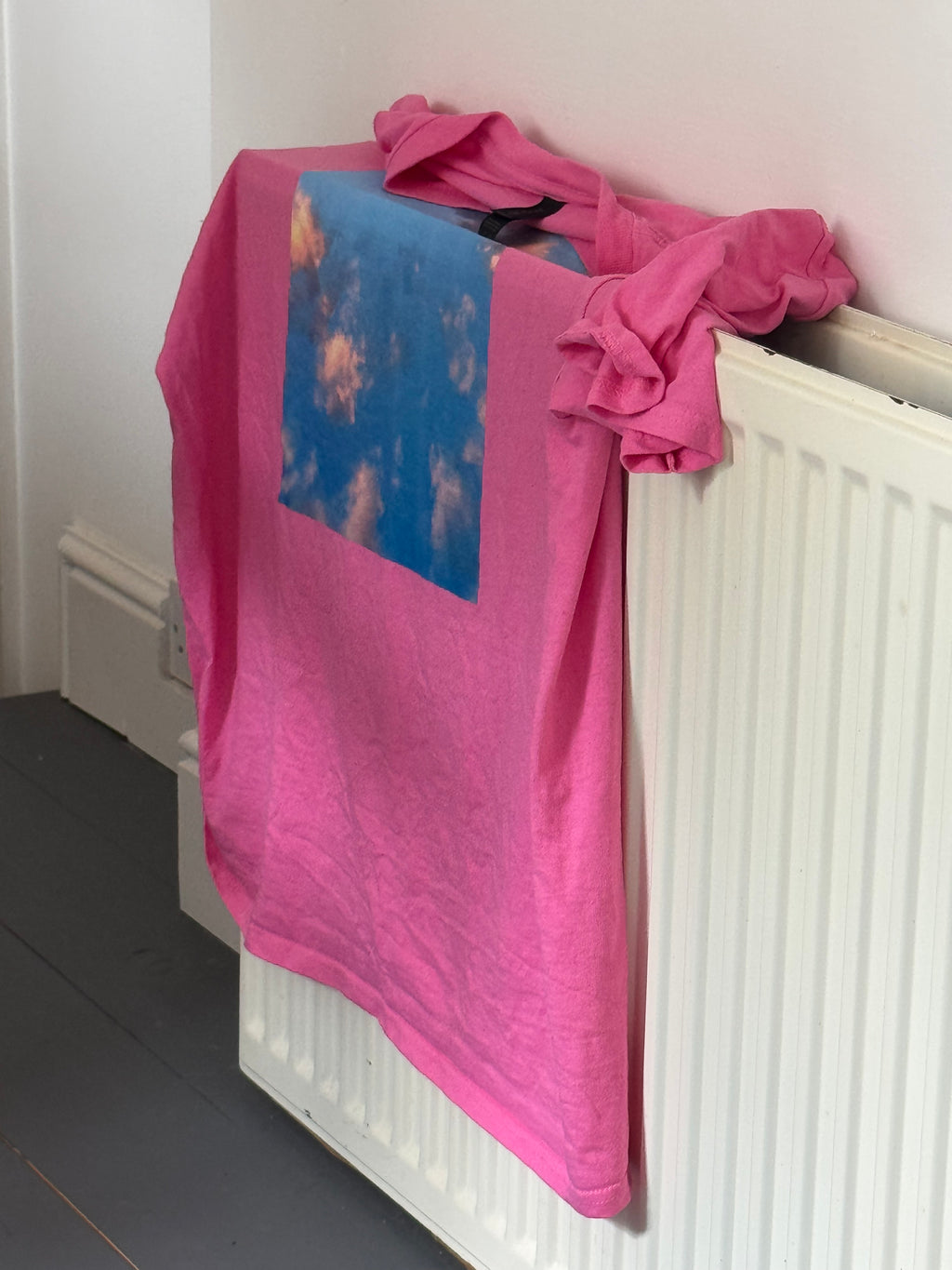 THESKYISALLAROUNDUS TEE (MULTIPLE COLOURS)